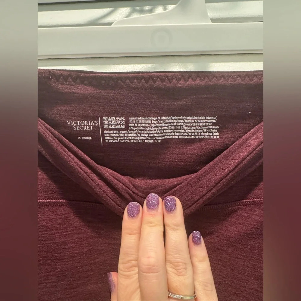 VS Leggings - Picture 2 of 6